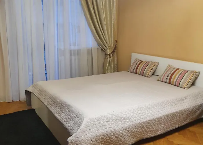 Затишна Квартира В Центрі Міста